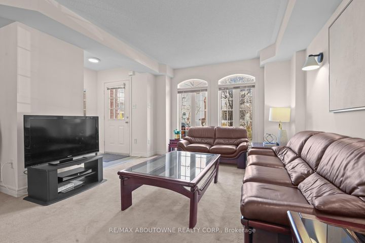 Photo 4 at 148 Littlewood Drive, RO River Oaks, Oakville