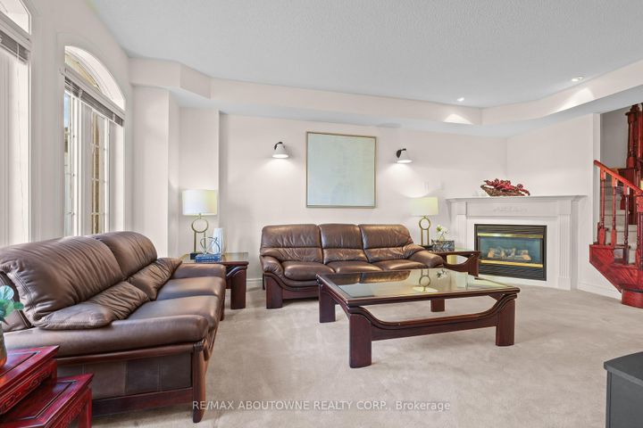 Photo 5 at 148 Littlewood Drive, RO River Oaks, Oakville