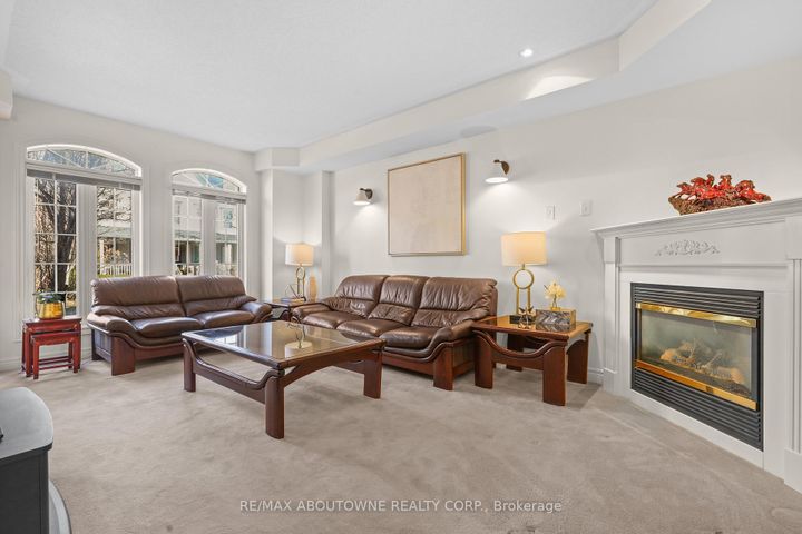 Photo 6 at 148 Littlewood Drive, RO River Oaks, Oakville