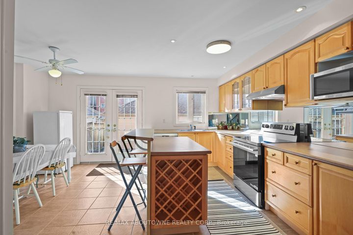 Photo 10 at 148 Littlewood Drive, RO River Oaks, Oakville