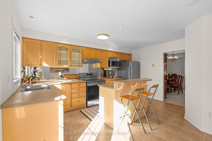 Photo 11 at 148 Littlewood Drive, RO River Oaks, Oakville