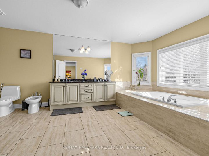 Photo 11 at 69 B Elm Grove Avenue, Oak Ridges, Richmond Hill