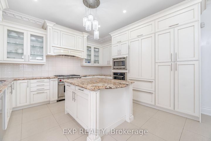 Photo 11 at 190 Torrey Pines Road, Kleinburg, Vaughan