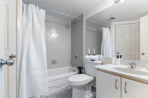 Photo 11 at 403 - 717 Bay Street, Bay Street Corridor, Toronto