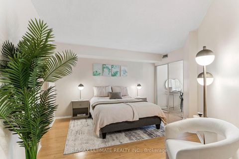 Photo 12 at 403 - 717 Bay Street, Bay Street Corridor, Toronto