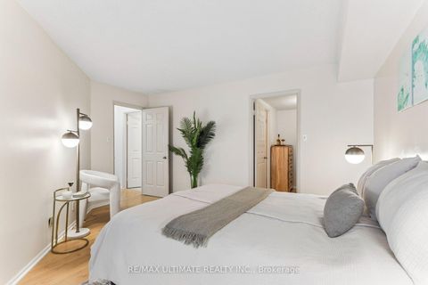 Photo 13 at 403 - 717 Bay Street, Bay Street Corridor, Toronto