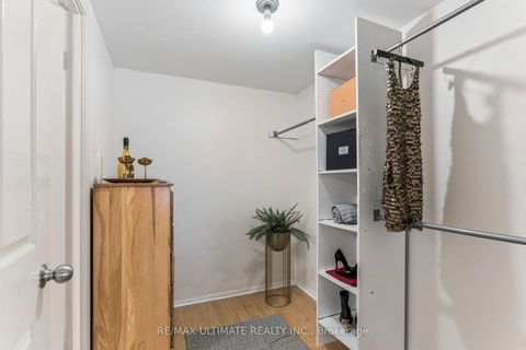 Photo 14 at 403 - 717 Bay Street, Bay Street Corridor, Toronto