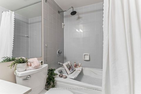 Photo 15 at 403 - 717 Bay Street, Bay Street Corridor, Toronto