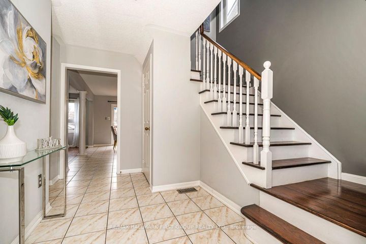 Photo 2 at 1636 Sarasota Crescent, Samac, Oshawa