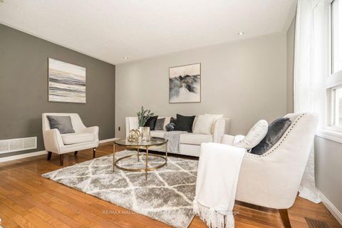 Photo 5 at 1636 Sarasota Crescent, Samac, Oshawa