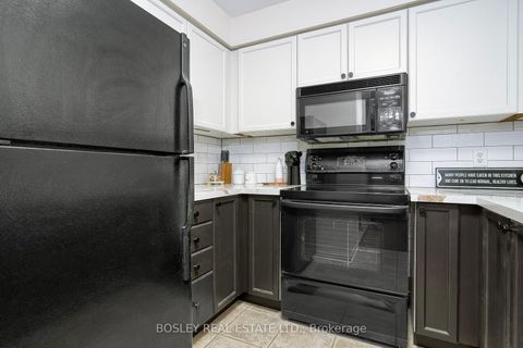 Photo 4 at 706 - 17 Michael Power Place, City Centre West, Toronto