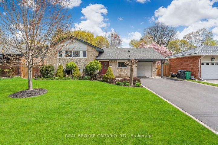 Photo 1 at 3 Ellesboro Drive, Streetsville, Mississauga