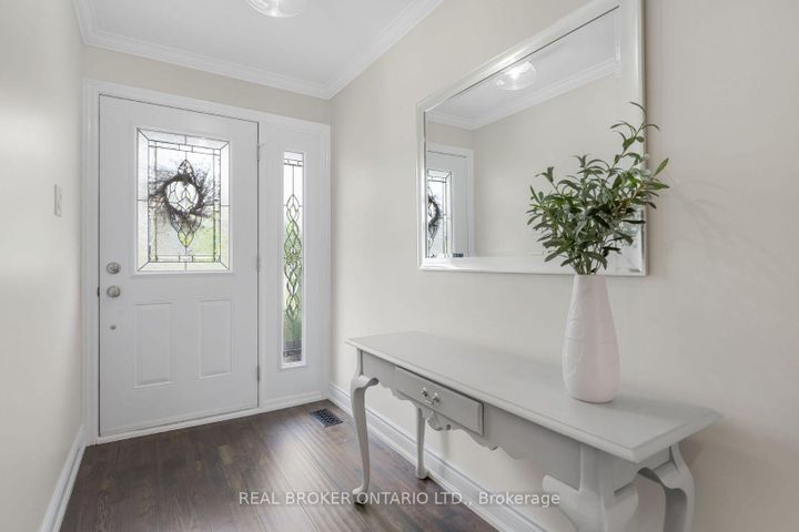 Photo 4 at 3 Ellesboro Drive, Streetsville, Mississauga