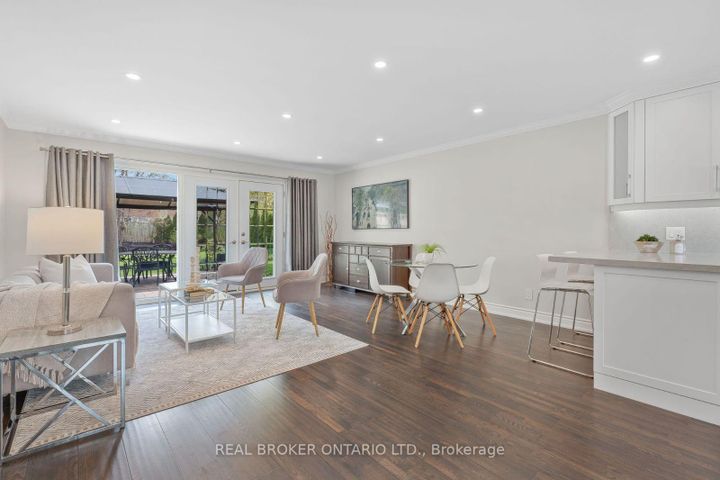 Photo 5 at 3 Ellesboro Drive, Streetsville, Mississauga