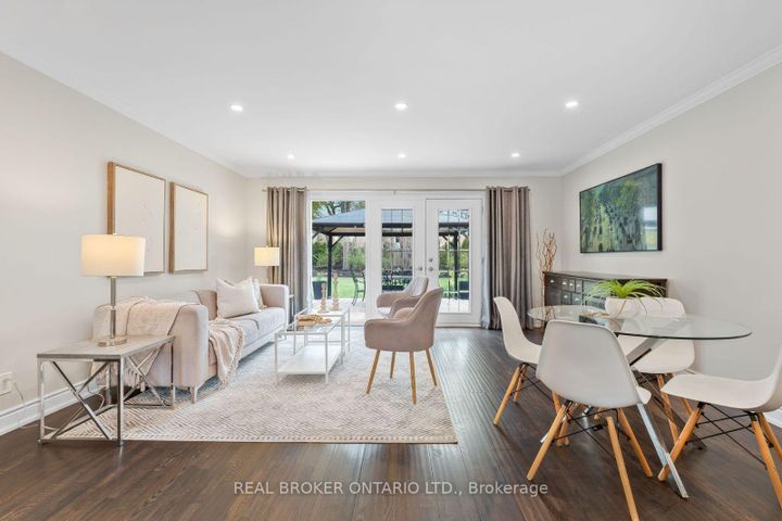 Photo 6 at 3 Ellesboro Drive, Streetsville, Mississauga