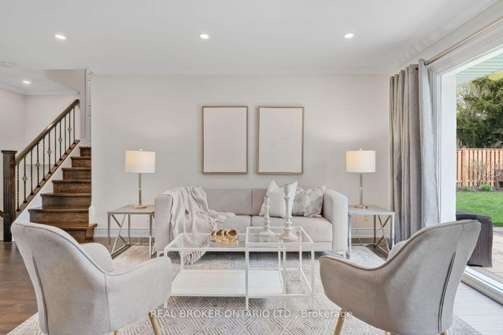 Photo 7 at 3 Ellesboro Drive, Streetsville, Mississauga