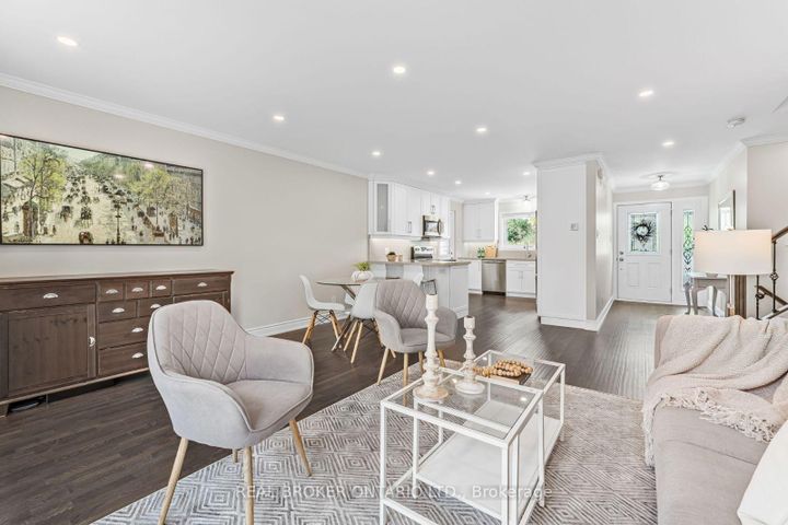 Photo 8 at 3 Ellesboro Drive, Streetsville, Mississauga