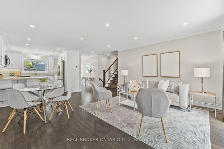 Photo 9 at 3 Ellesboro Drive, Streetsville, Mississauga