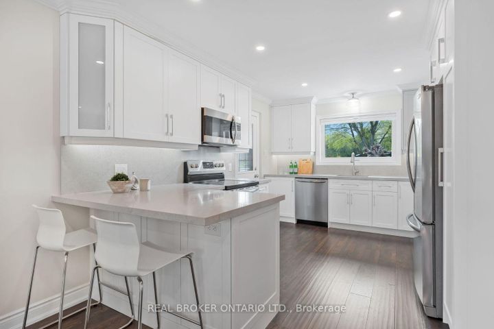 Photo 10 at 3 Ellesboro Drive, Streetsville, Mississauga