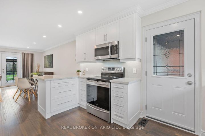 Photo 12 at 3 Ellesboro Drive, Streetsville, Mississauga