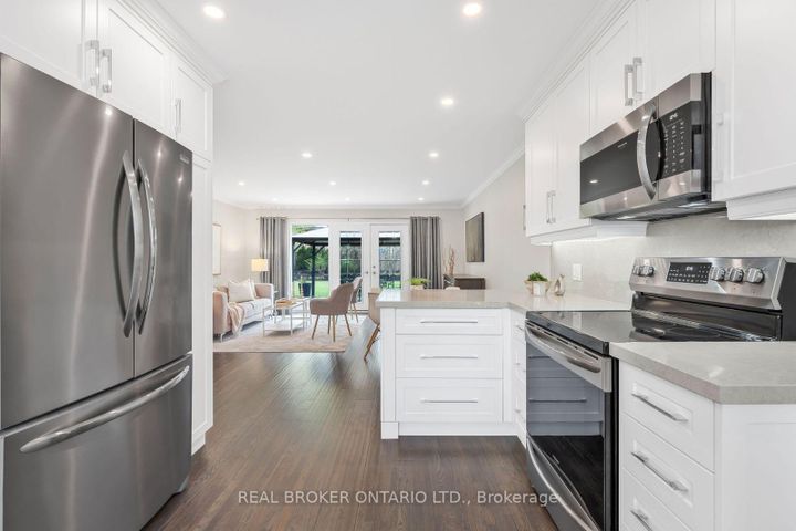 Photo 13 at 3 Ellesboro Drive, Streetsville, Mississauga