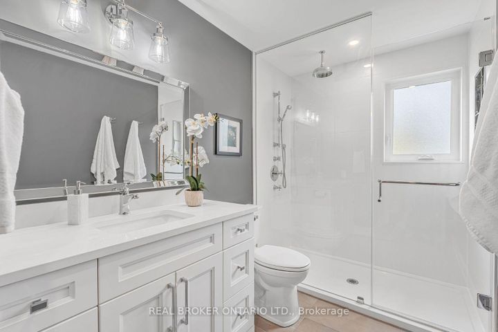 Photo 15 at 3 Ellesboro Drive, Streetsville, Mississauga