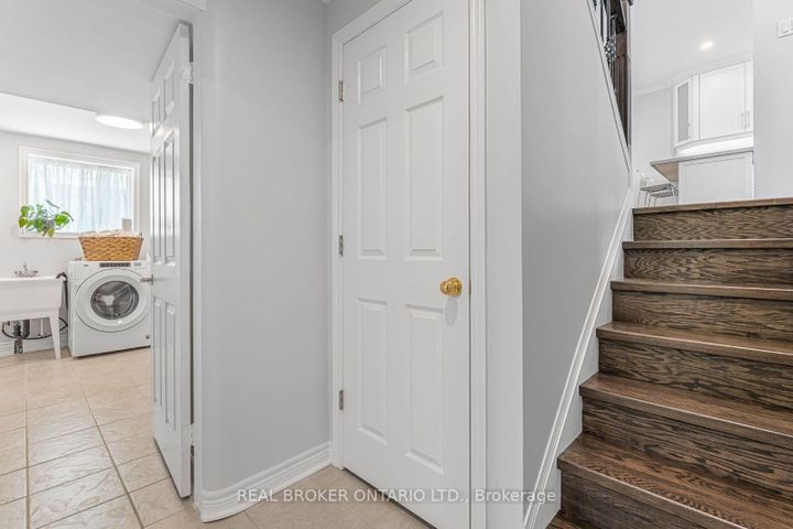 Photo 26 at 3 Ellesboro Drive, Streetsville, Mississauga