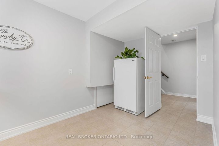 Photo 27 at 3 Ellesboro Drive, Streetsville, Mississauga