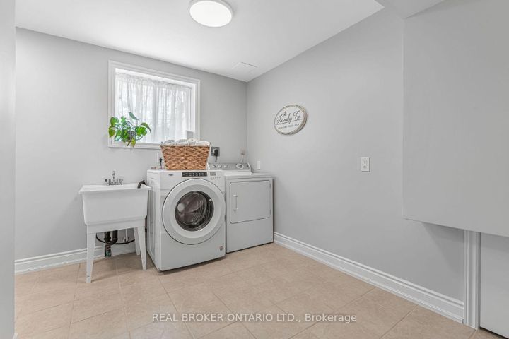 Photo 28 at 3 Ellesboro Drive, Streetsville, Mississauga