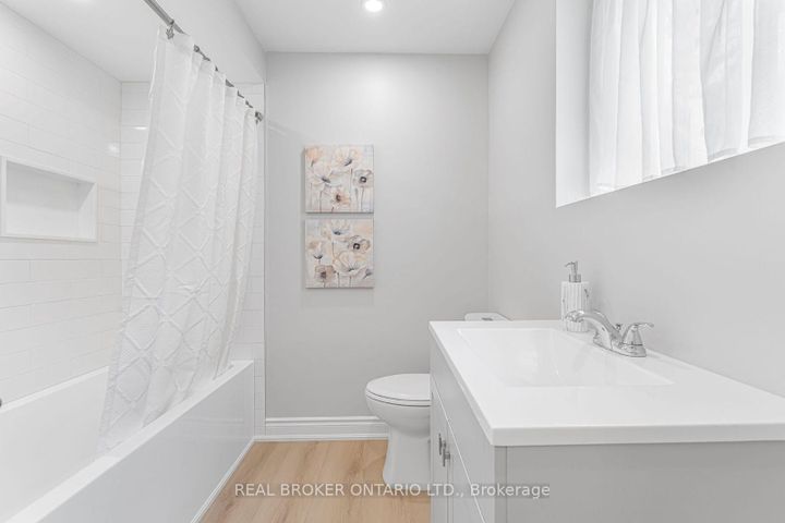 Photo 29 at 3 Ellesboro Drive, Streetsville, Mississauga