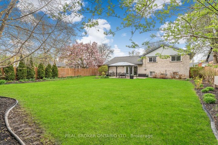 Photo 32 at 3 Ellesboro Drive, Streetsville, Mississauga