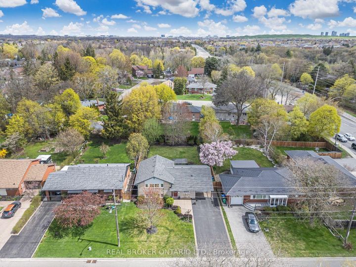 Photo 36 at 3 Ellesboro Drive, Streetsville, Mississauga