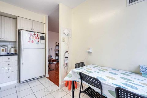 Photo 11 at 302 - 260 Doris Avenue, Willowdale East, Toronto