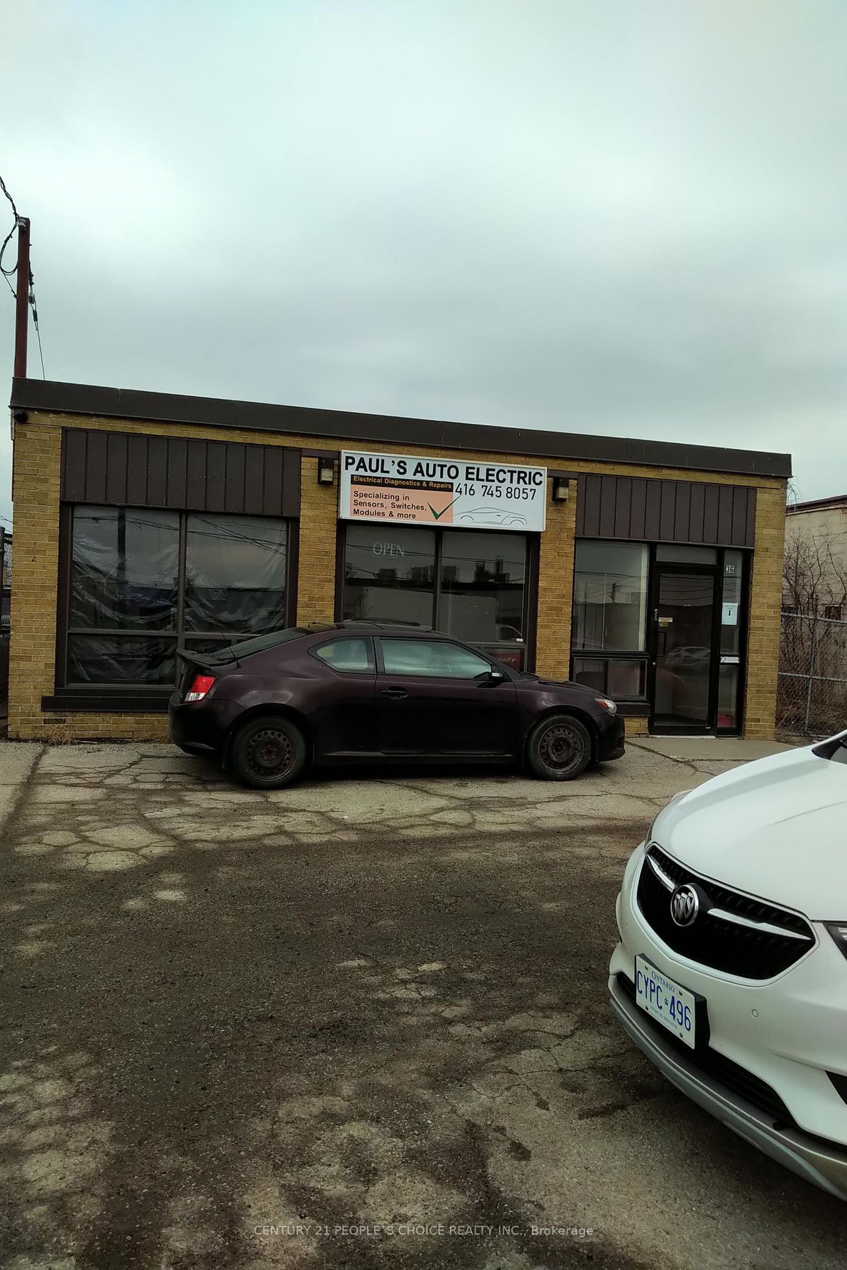 36 Brydon Drive W, Clairville, Toronto photo number 2