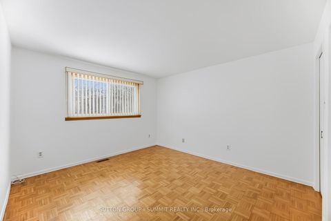 Photo 11 at 11 St Andrew's Court, Hills of St Andrew, Aurora