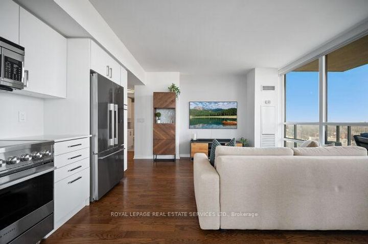 Photo 8 at 904 - 15 Legion Road, Mimico, Toronto