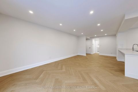 Photo 9 at 1001 - 40 Rosehill Avenue, Moore Park, Toronto