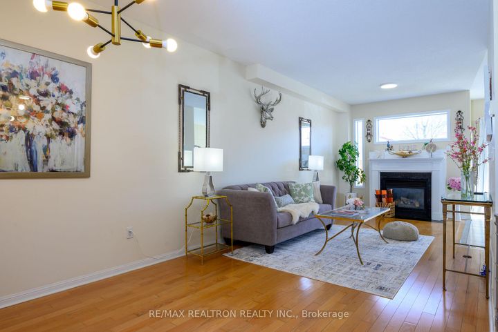 Photo 1 at 11 Zermatt Way, Unionville, Markham