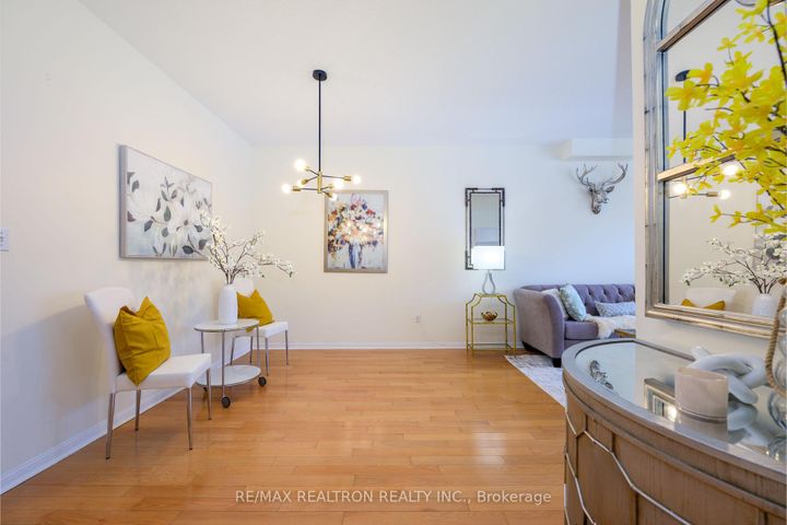 Photo 2 at 11 Zermatt Way, Unionville, Markham