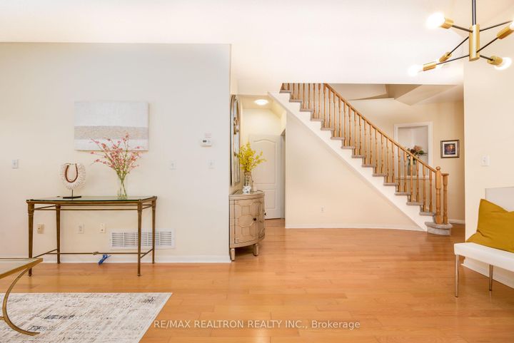 Photo 4 at 11 Zermatt Way, Unionville, Markham