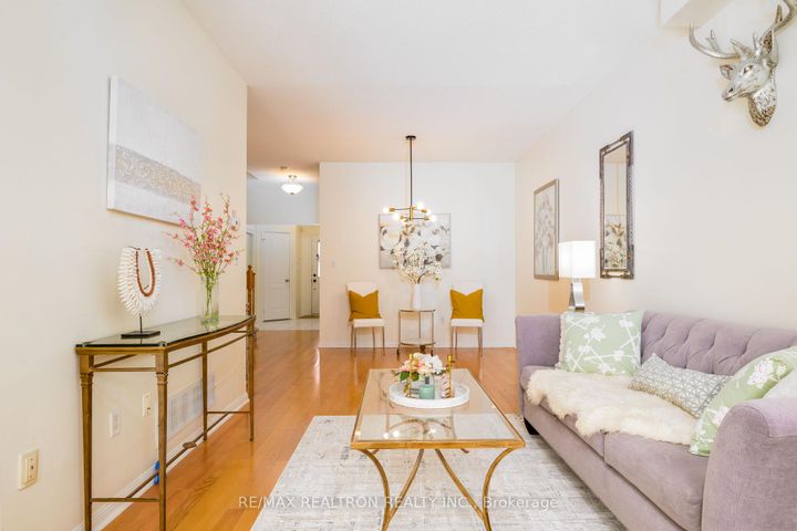 Photo 5 at 11 Zermatt Way, Unionville, Markham