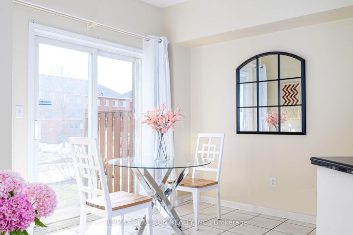 Photo 7 at 11 Zermatt Way, Unionville, Markham