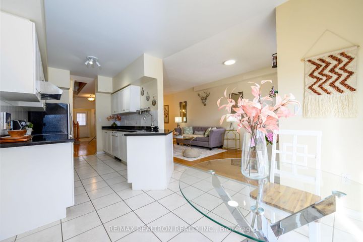 Photo 8 at 11 Zermatt Way, Unionville, Markham