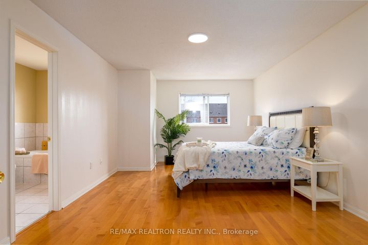 Photo 16 at 11 Zermatt Way, Unionville, Markham