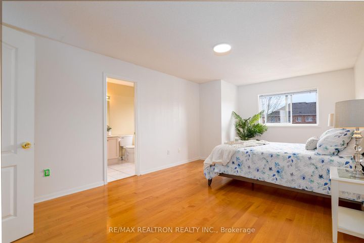 Photo 17 at 11 Zermatt Way, Unionville, Markham