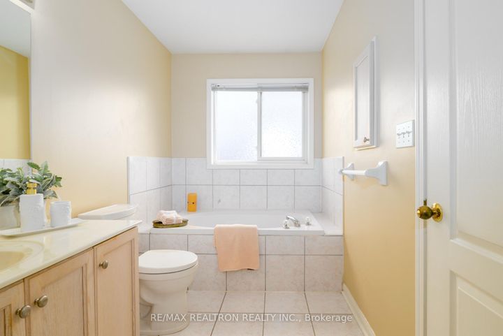 Photo 21 at 11 Zermatt Way, Unionville, Markham