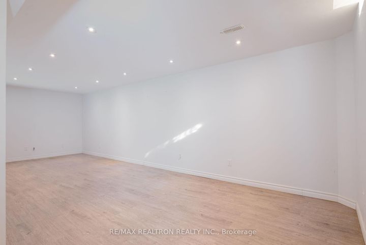 Photo 36 at 11 Zermatt Way, Unionville, Markham