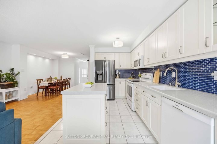 Photo 5 at 32 Bellagio Crescent, Patterson, Vaughan