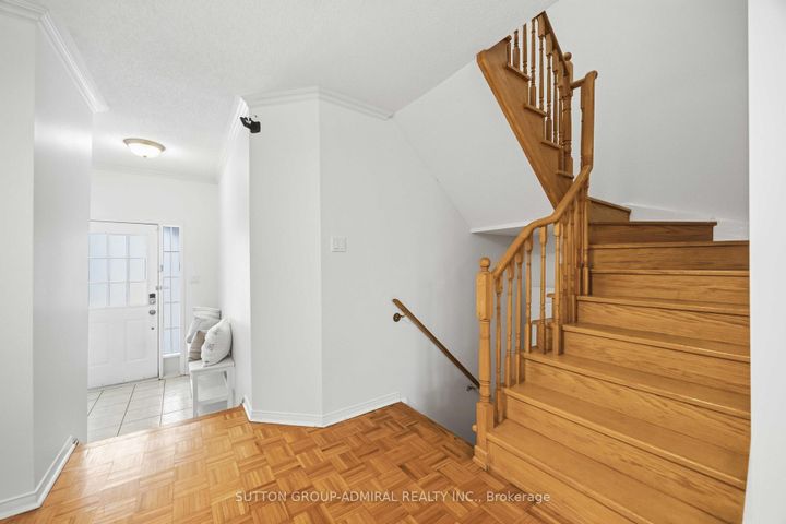 Photo 8 at 32 Bellagio Crescent, Patterson, Vaughan