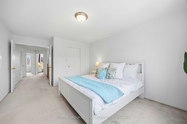 Photo 9 at 32 Bellagio Crescent, Patterson, Vaughan